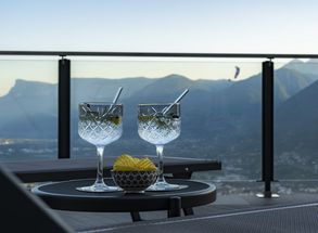 Terasse Relax Panoramaaussicht Aussicht Meran Etschtal Hotel Lechner Aperitif